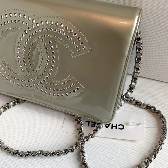 🤍 CHANEL Metallic Silver Studded Vinyl Vegan Swarovski Crystal WOC Wallet Chain🤍 - Picture 13 of 17